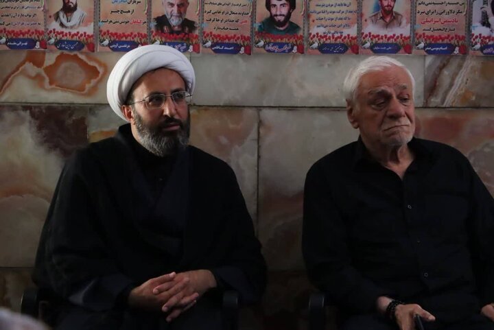 تصاویر/ مراسم یادبود رهبر شهید در مدرسه علمیه آیت‌الله مجتهدی