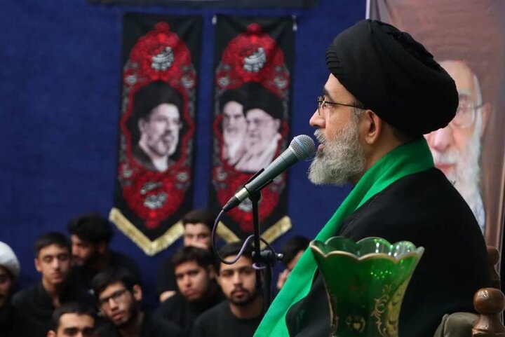 تصاویر/ مراسم یادبود رهبر شهید در مدرسه علمیه آیت‌الله مجتهدی
