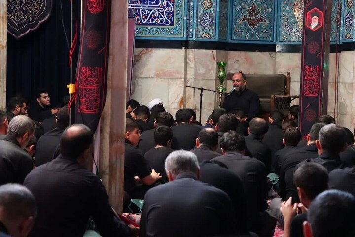 تصاویر/ مراسم یادبود رهبر شهید در مدرسه علمیه آیت‌الله مجتهدی
