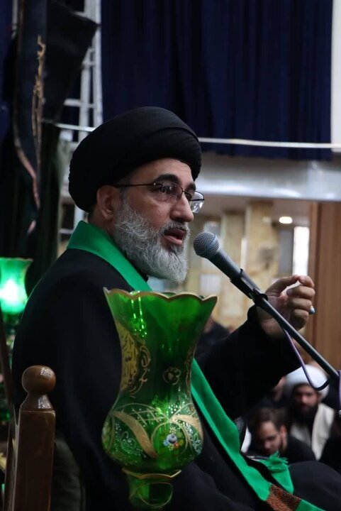 تصاویر/ مراسم یادبود رهبر شهید در مدرسه علمیه آیت‌الله مجتهدی