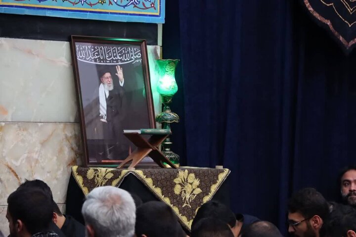 تصاویر/ مراسم یادبود رهبر شهید در مدرسه علمیه آیت‌الله مجتهدی