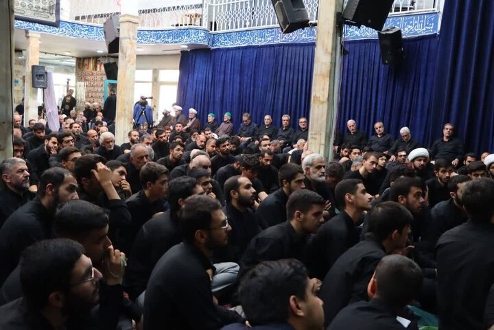 تصاویر/ مراسم یادبود رهبر شهید در مدرسه علمیه آیت‌الله مجتهدی