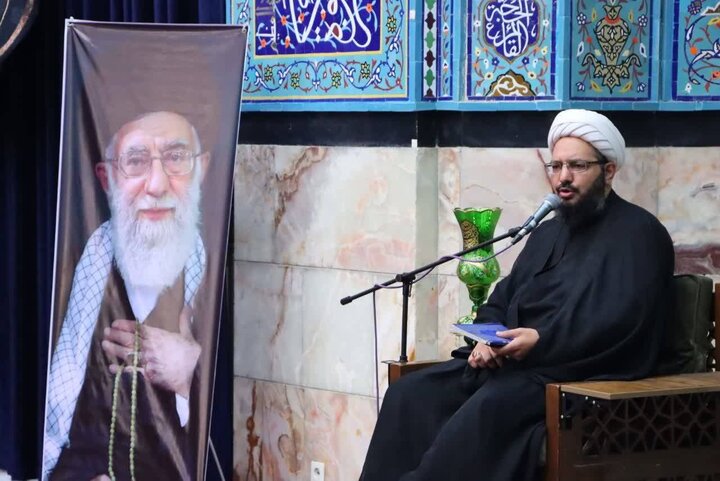تصاویر/ مراسم یادبود رهبر شهید در مدرسه علمیه آیت‌الله مجتهدی