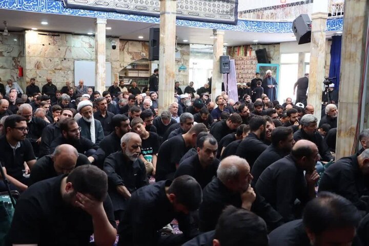 تصاویر/ مراسم یادبود رهبر شهید در مدرسه علمیه آیت‌الله مجتهدی