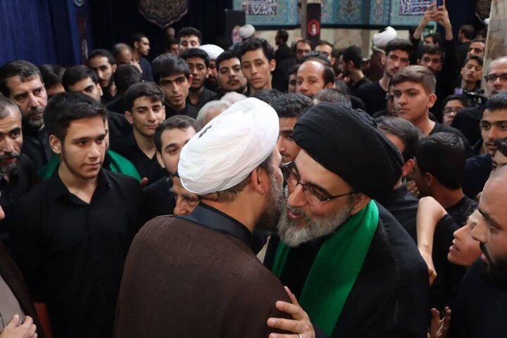 تصاویر/ مراسم یادبود رهبر شهید در مدرسه علمیه آیت‌الله مجتهدی