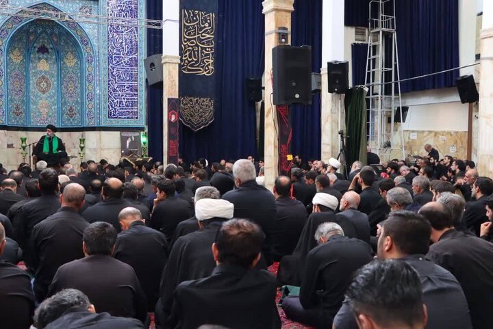 تصاویر/ مراسم یادبود رهبر شهید در مدرسه علمیه آیت‌الله مجتهدی
