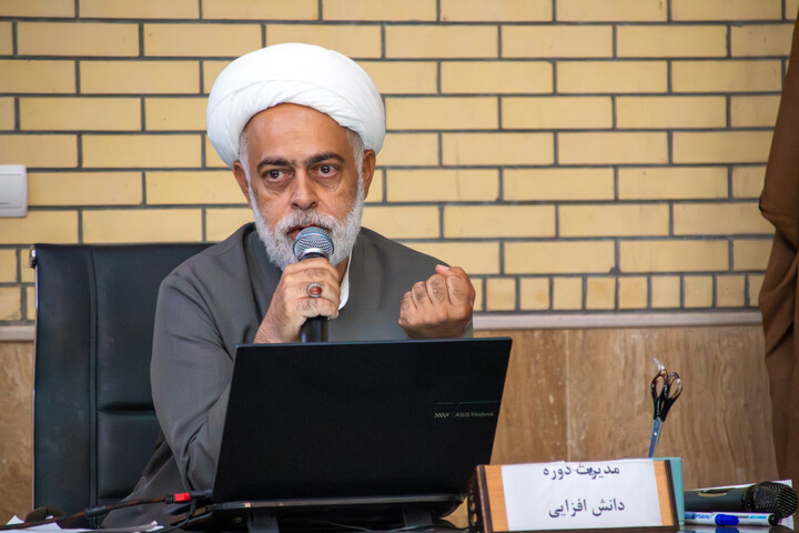 تصاویر/ دوره دانش افزایی اساتید حوزه علمیه استان کرمان-کارگاه صرف و نحو