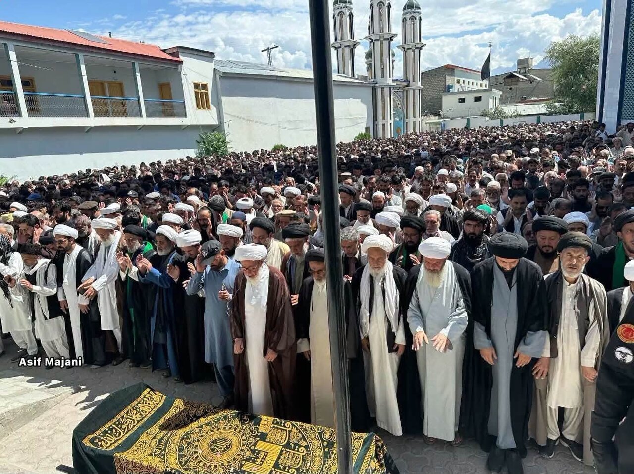 سکردو؛ سابق صدرِ انجمنِ امامیہ بلتستان آغا عباس رضوی آہوں اور سسکیوں میں سپردِ خاک+ویڈیو اور تصاویر