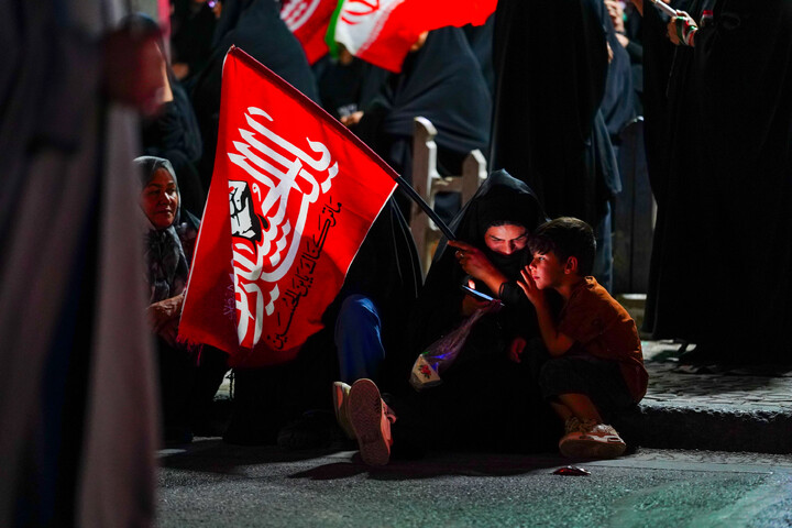La 168ª mobilitazione notturna degli abitanti di Qom in memoria dei martiri di Minab