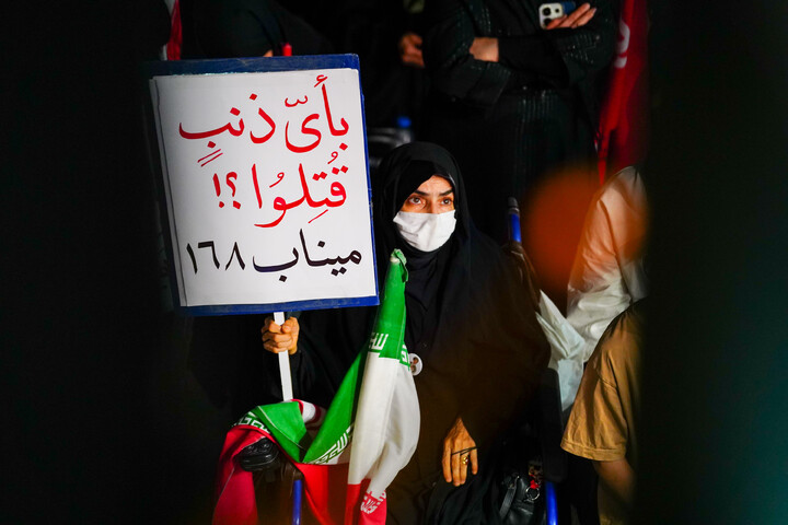 تصاویر/ اجتماع شبانه قمی ها به یاد ۱۶۸ شهید میناب