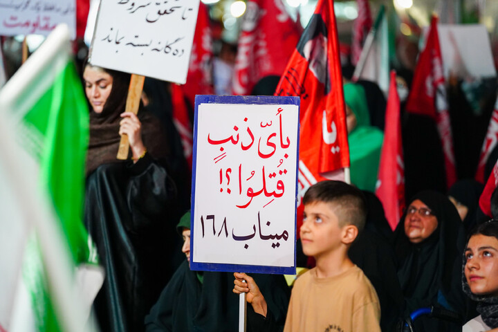 تصاویر/ اجتماع شبانه قمی ها به یاد ۱۶۸ شهید میناب