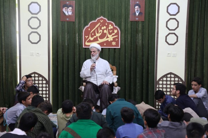 ازشور اغاز تا عمق طلبگی