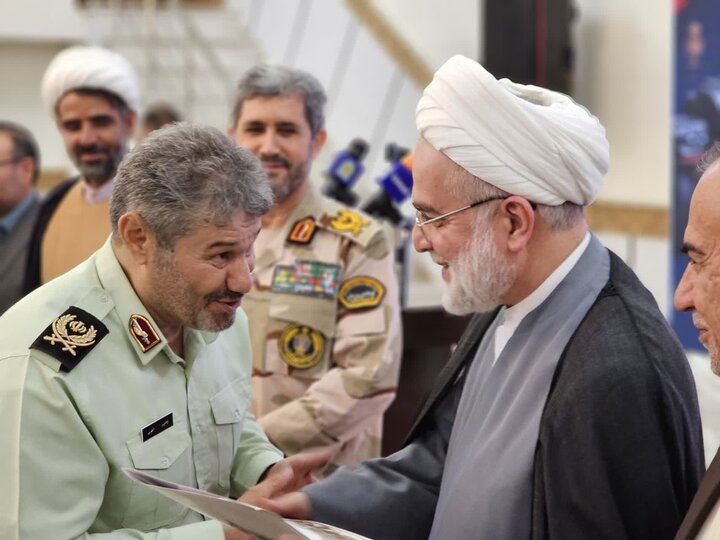 تصاویر/ نشست فرمانده انتظامی و مرزبانی کردستان با اصحاب رسانه