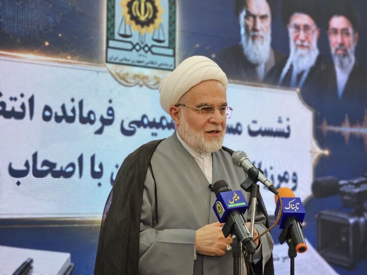 تصاویر/ نشست فرمانده انتظامی و مرزبانی کردستان با اصحاب رسانه