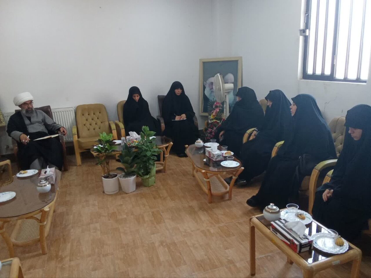 دیدار کادر مدرسه علمیه کوثر زرندیه با امام جمعه شهرستان