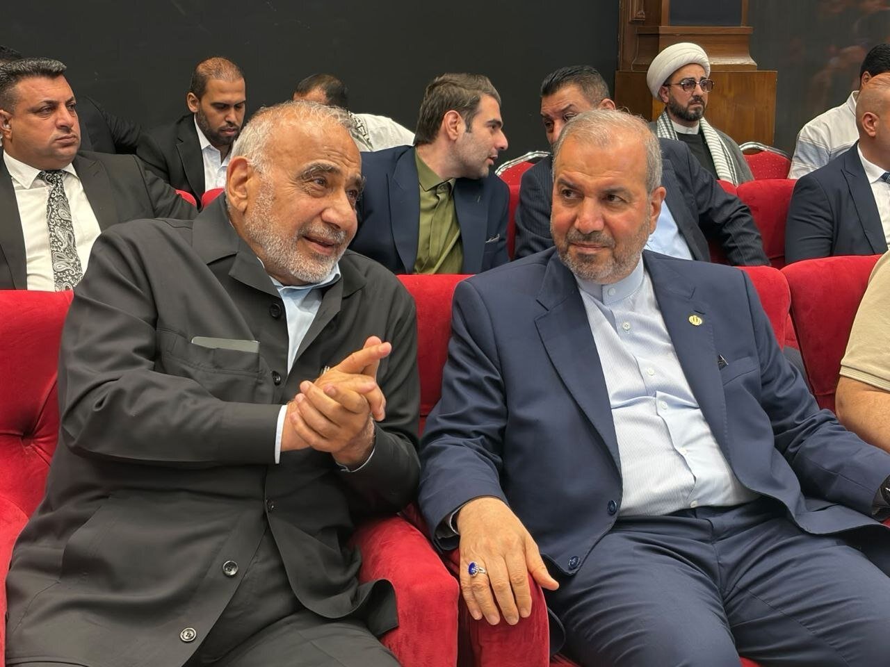 في بغداد.. ازاحة الستار عن كتاب «بزوغ نظام عالمي جديد» الذي يستعرض حياة وآراء آية الله السيد مجتبى الخامنئي