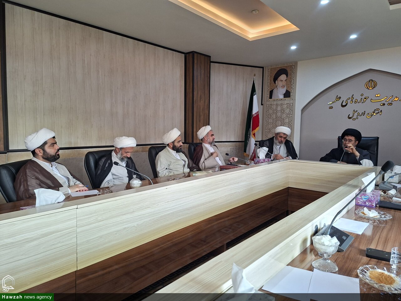 تصاویر/ جلسه تبیینی اساتید حوزه علمیه اردبیل