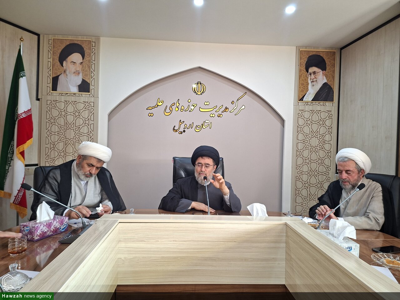 تصاویر/ جلسه تبیینی اساتید حوزه علمیه اردبیل
