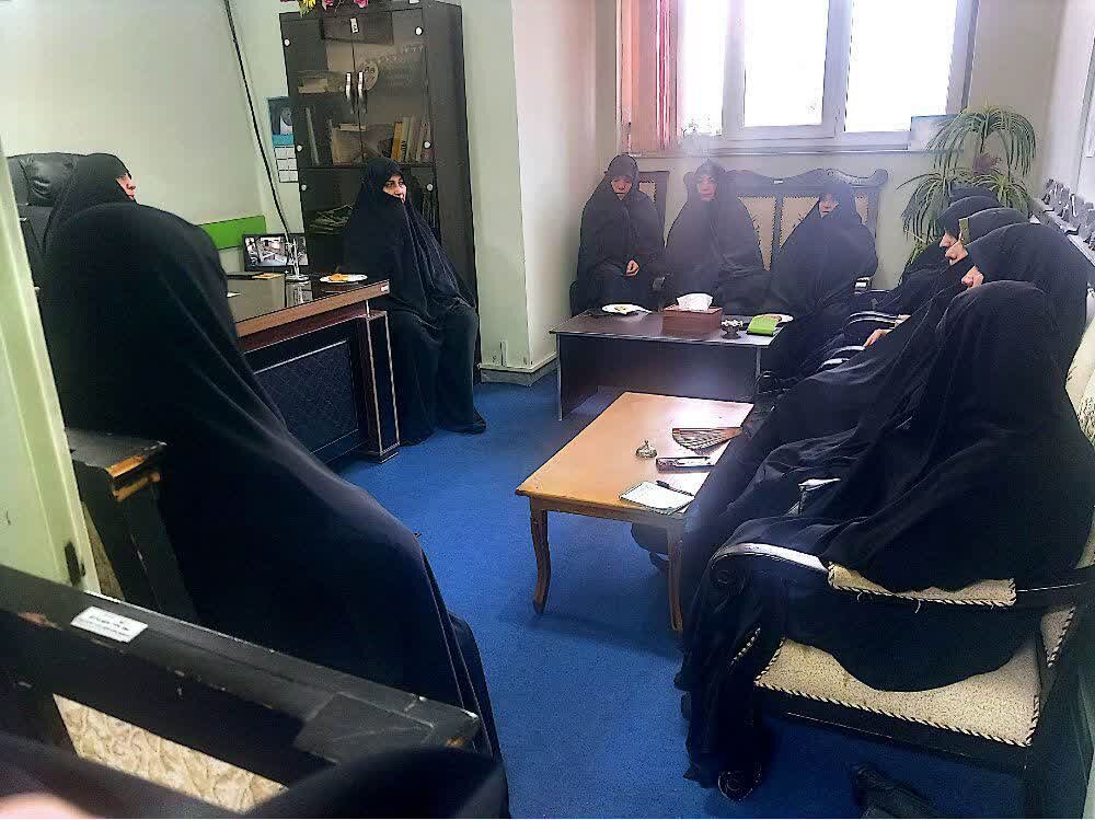 جلسه هم اندیشی حجاب و عفاف در مدرسه علمیه زینبیه برگزار شد