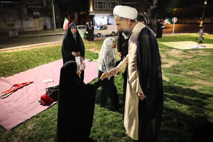 تصاویر / حضور میدانی مردم قزوین در ایستگاه صدوشصت ونهم
