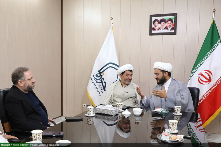 رئيس اتحاد علماء الجعفرية في تركيا يزور وكالة أنباء الحوزة