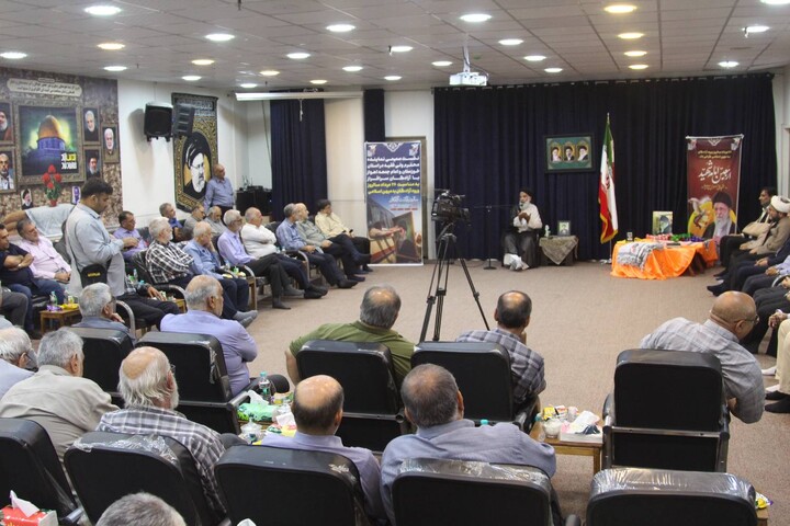 دیدار جمعی از آزادگان با نماینده ولی فقیه در خوزستان