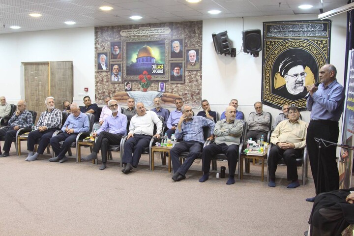 دیدار جمعی از آزادگان با نماینده ولی فقیه در خوزستان