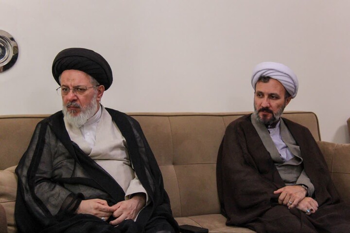 تصاویر / دیدار مدیر کل اوقاف و امور خیریه استان آذربایجان شرقب با آزاده سرافراز حجت الاسلام والمسلمین مهدی عالی