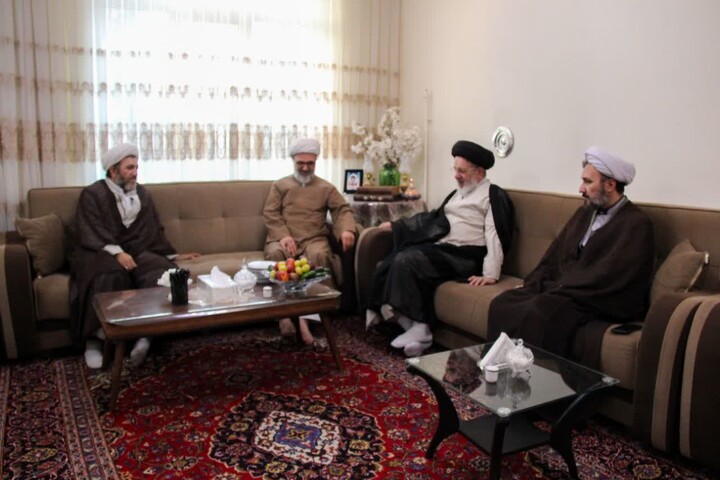 تصاویر / دیدار مدیر کل اوقاف و امور خیریه استان آذربایجان شرقب با آزاده سرافراز حجت الاسلام والمسلمین مهدی عالی
