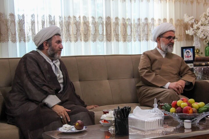تصاویر / دیدار مدیر کل اوقاف و امور خیریه استان آذربایجان شرقب با آزاده سرافراز حجت الاسلام والمسلمین مهدی عالی