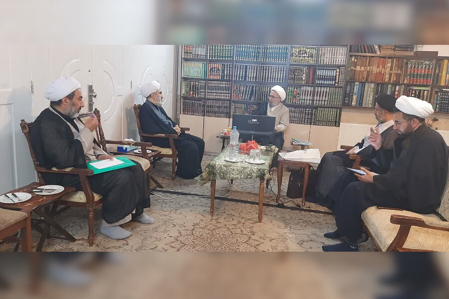 فضای تدریس برای فضلای جوان فراهم شود