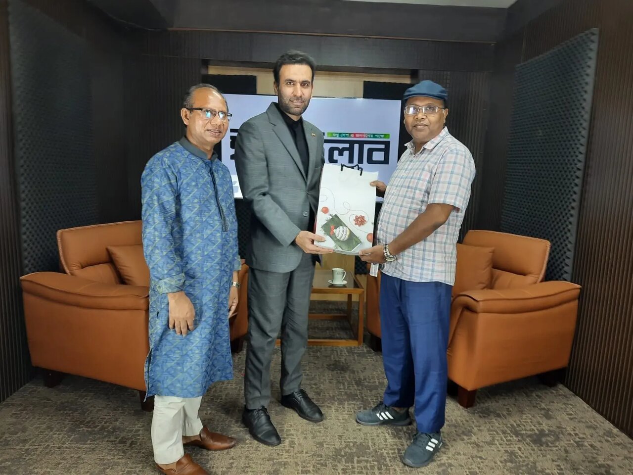 ইরান যুক্তরাষ্ট্রের অহংকার মাটিতে মিশিয়ে দিয়েছে