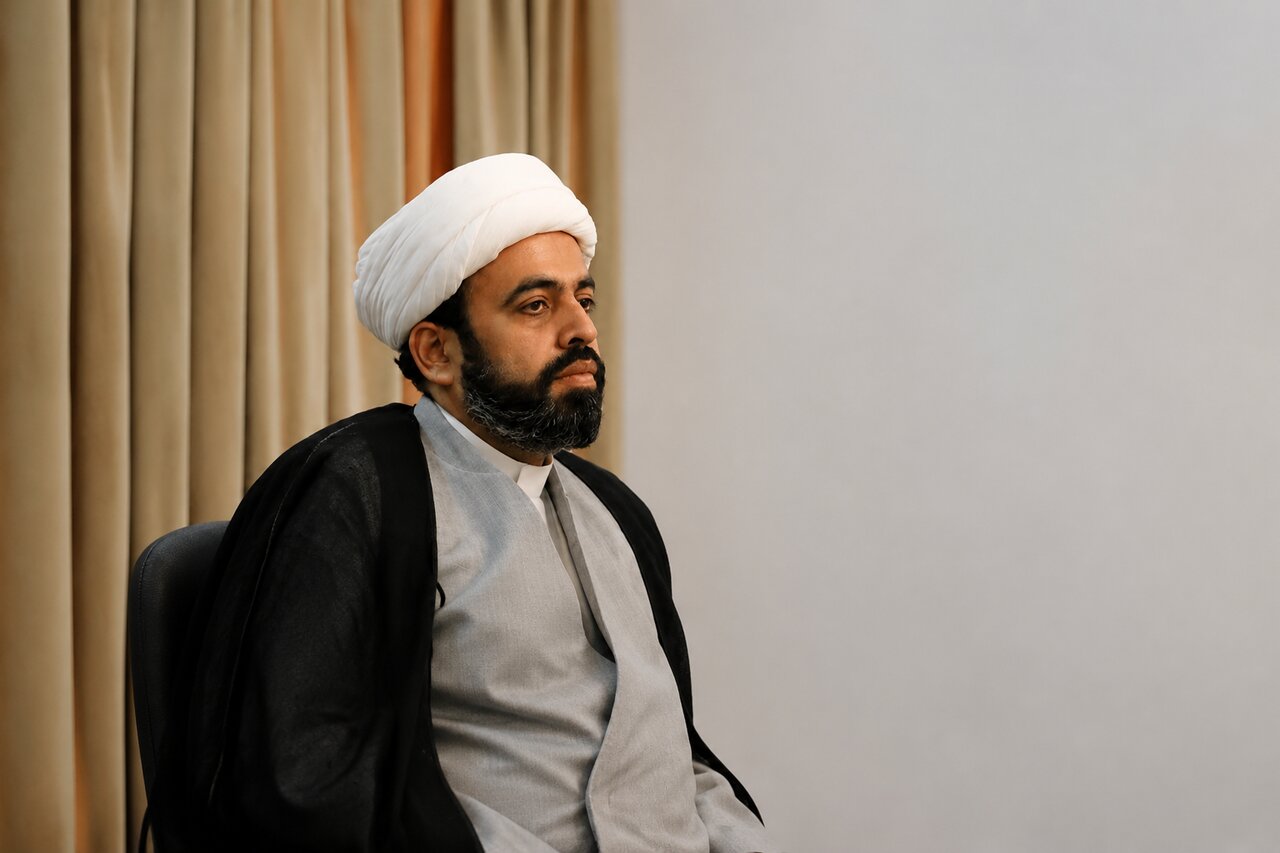 حوزه‌های علمیه مکتب رهبر شهید را در عرصه عمل و نیازهای روز جامعه محقق کنند
