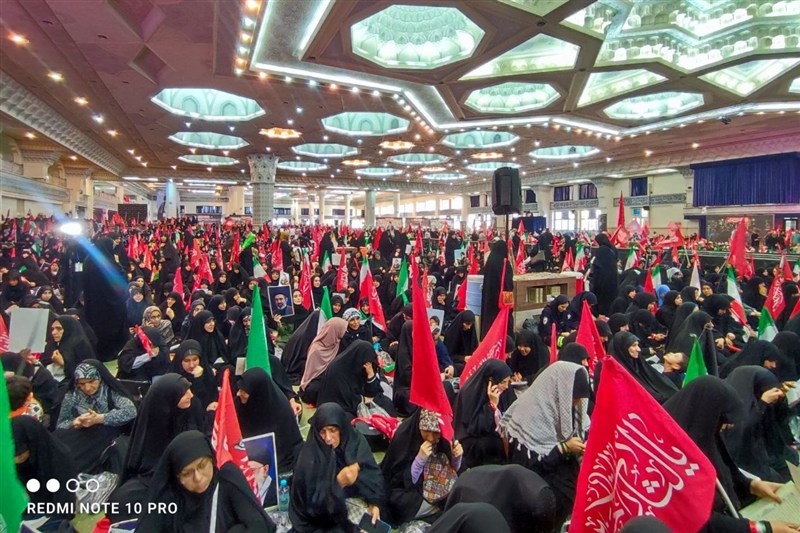 طهران تحيي مراسم أربعين الإمام الشهيد بحضور جماهيري ورسمي حاشد
