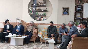 تصاویر/ دیدار نماینده ولی فقیه در کاشان با جمعی از آزادگان