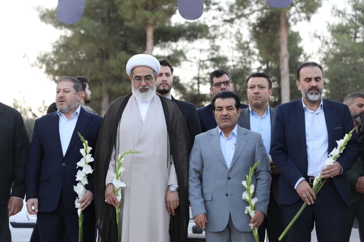 تصاویر/ ادای احترام رئیس سازمان قضایی نیروهای مسلح کل کشور به شهدای ایلام