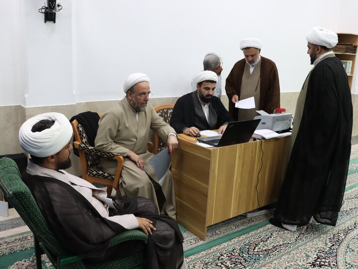 گزارش تصویری + حجت‌الاسلام‌والمسلمین احسانی ملاقات عمومی رئیس مرکز خدمات حوزه‌های علمیه با طلاب قم و پردیسان