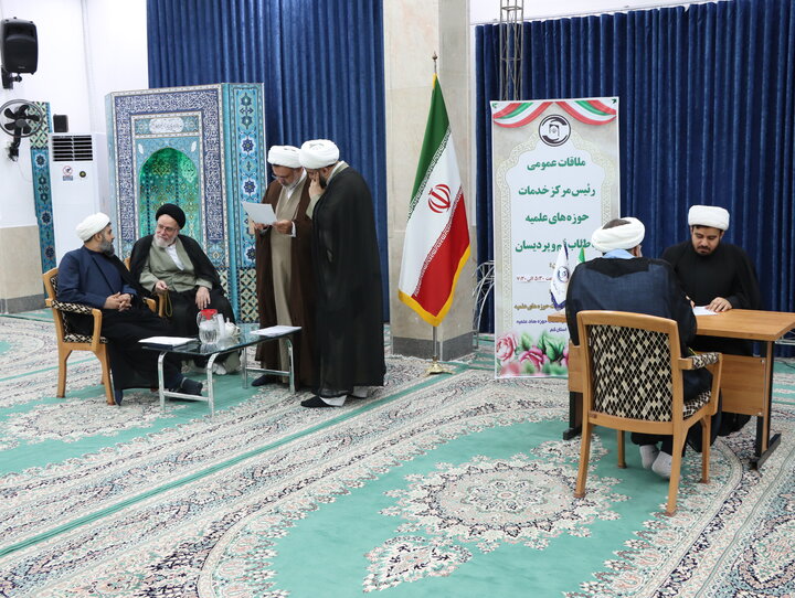 گزارش تصویری + حجت‌الاسلام‌والمسلمین احسانی ملاقات عمومی رئیس مرکز خدمات حوزه‌های علمیه با طلاب قم و پردیسان