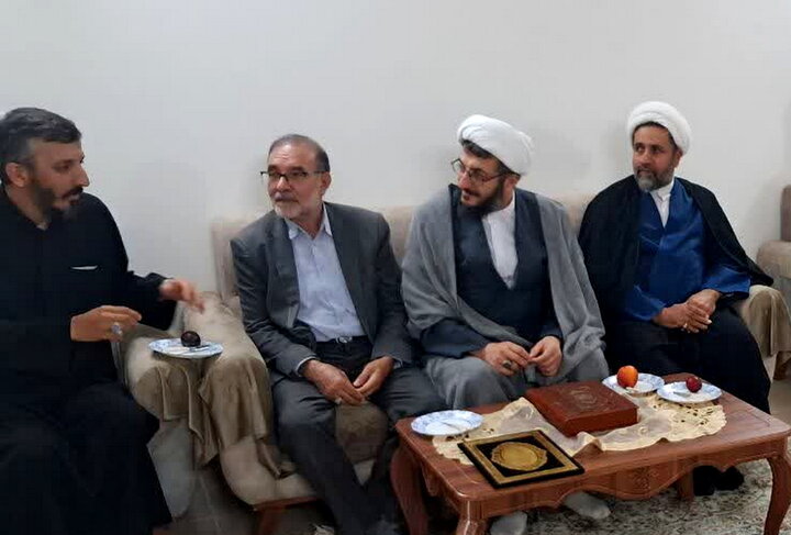 ابلاغ پیام تسلیت آیت‌الله اعرافی به خانواده استاد ایثارگر حوزه علمیه قم + عکس