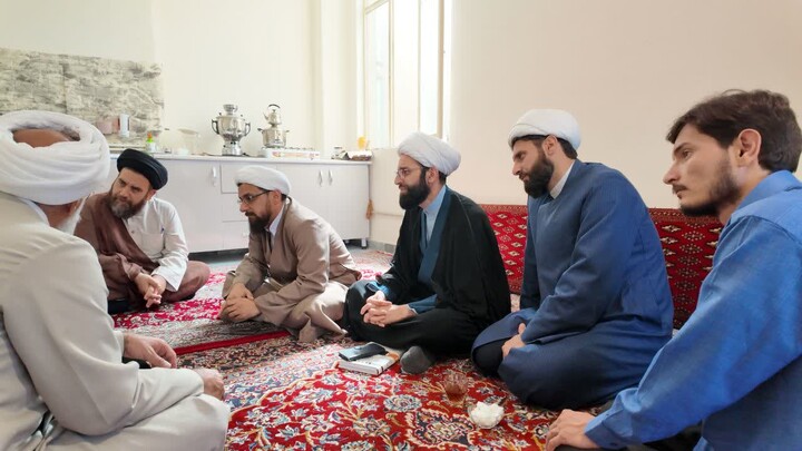 تصاویر/ جلسه اساتید دوره میثاق طلبگی با حجت الاسلام و المسلمین صدیقی