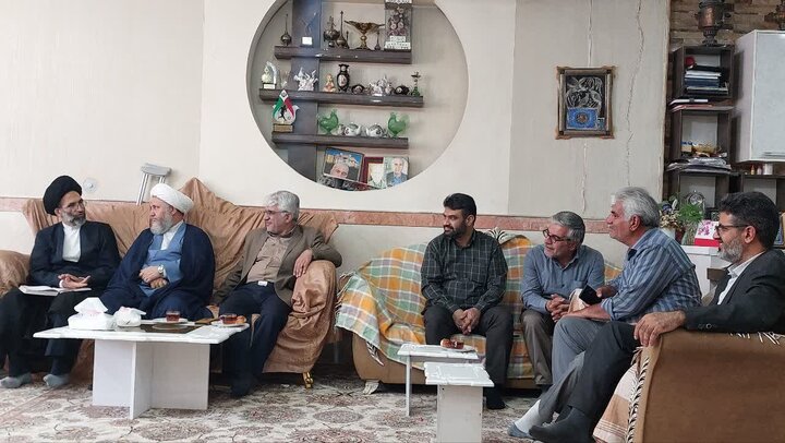 تصاویر/ دیدار نماینده ولی فقیه درکاشان با جمعی از آزادگان