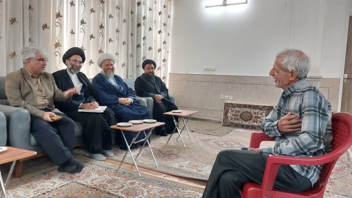 تصاویر/ دیدار نماینده ولی فقیه درکاشان با جمعی از آزادگان