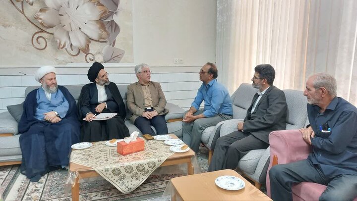 تصاویر/ دیدار نماینده ولی فقیه درکاشان با جمعی از آزادگان