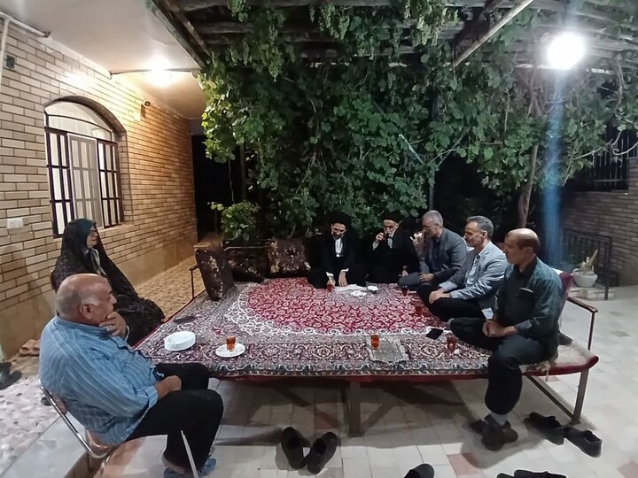 تصاویر/ دیدار نماینده ولی فقیه درکاشان با جمعی از آزادگان