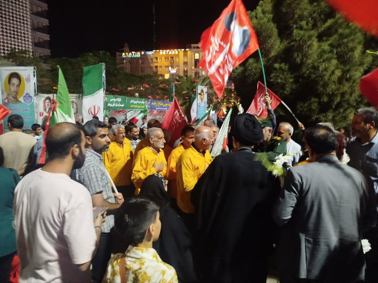 اجتماع بزرگ آزادگان شهرستان کاشان درتجمعات شبانه شهرها وروستاها