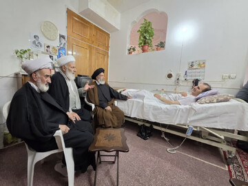 تصاویر/ دیدار اساتید مدرسه علمیه آیت‌الله یثربی(ره) کاشان با دو آزاده سرافراز