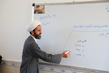 تصاویر/ برگزاری کلاسهای تربیتی در دوره میثاق طلبگی