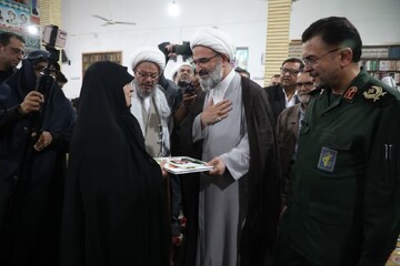 تصاویر/ آیین رونمایی از ۳۲ عنوان کتاب شهدای روستای «خورزان» دامغان