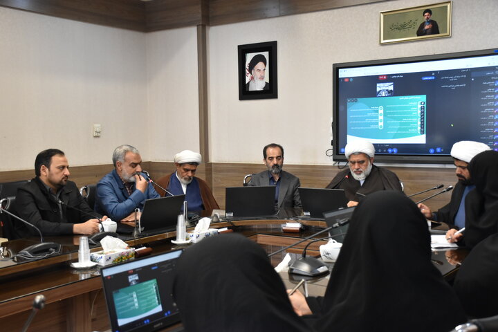 دیدار تعدادی از مسئولان مدارس علمیه خواهران با مدیرکل مرکز خدمات خراسان رضوی