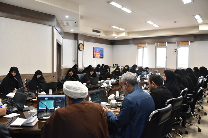 دیدار تعدادی از مسئولان مدارس علمیه خواهران با مدیرکل مرکز خدمات خراسان رضوی